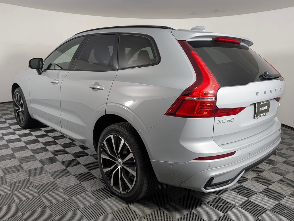 Used 2025 Volvo XC60 B5 Plus AWD/4WD image 3