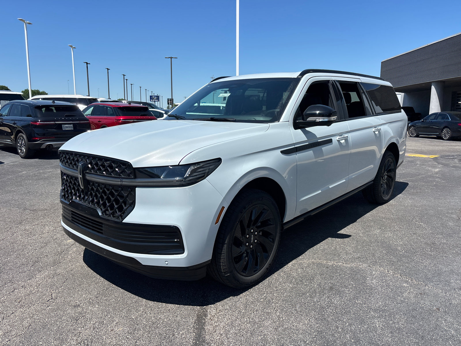 New 2026 Lincoln Navigator L Reserve w/ Jet Appearance Package AWD/4WD image 3
