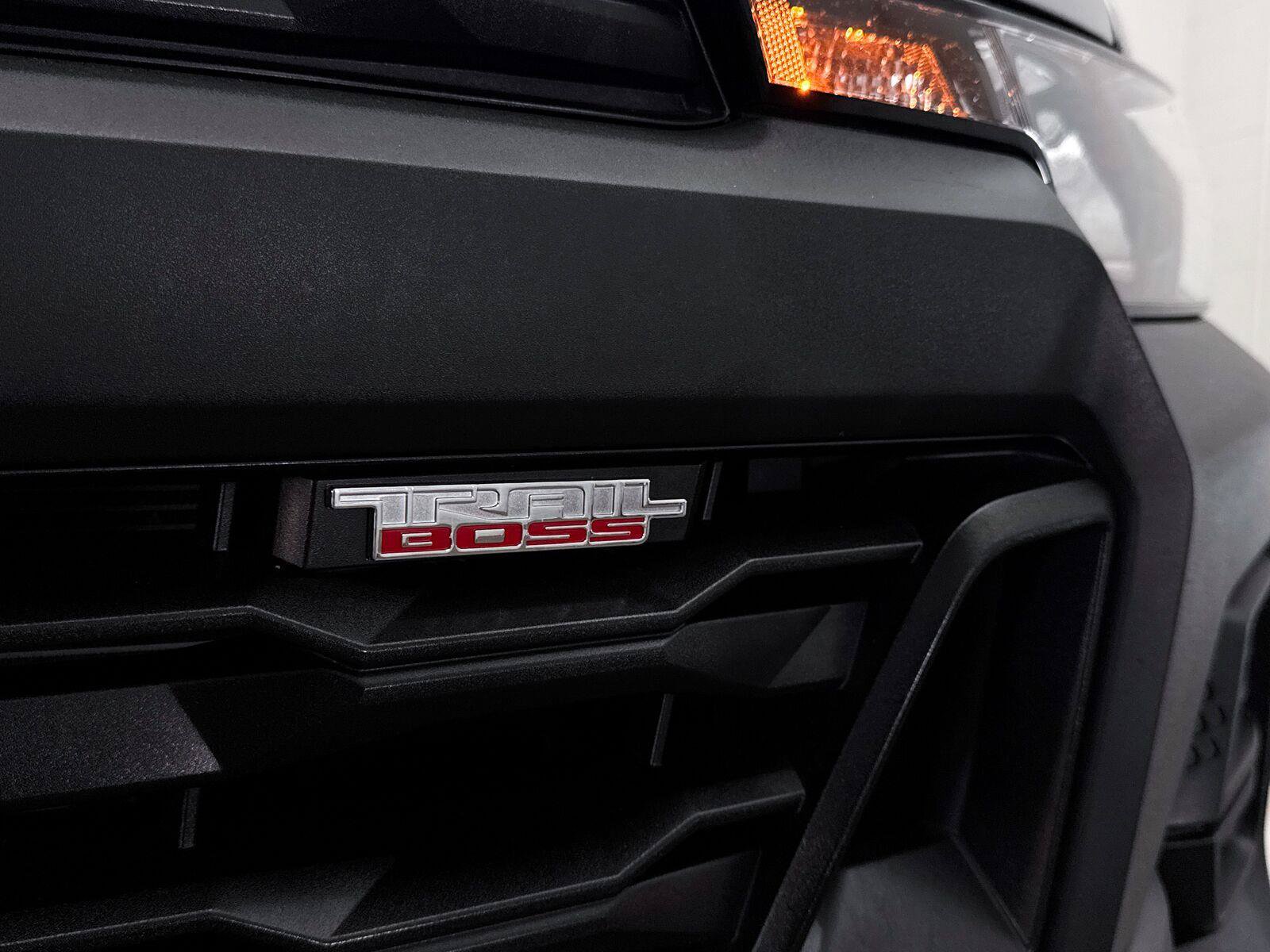 Used 2024 Chevrolet Colorado Trail Boss w/ Advanced Trailering Package AWD/4WD image 8