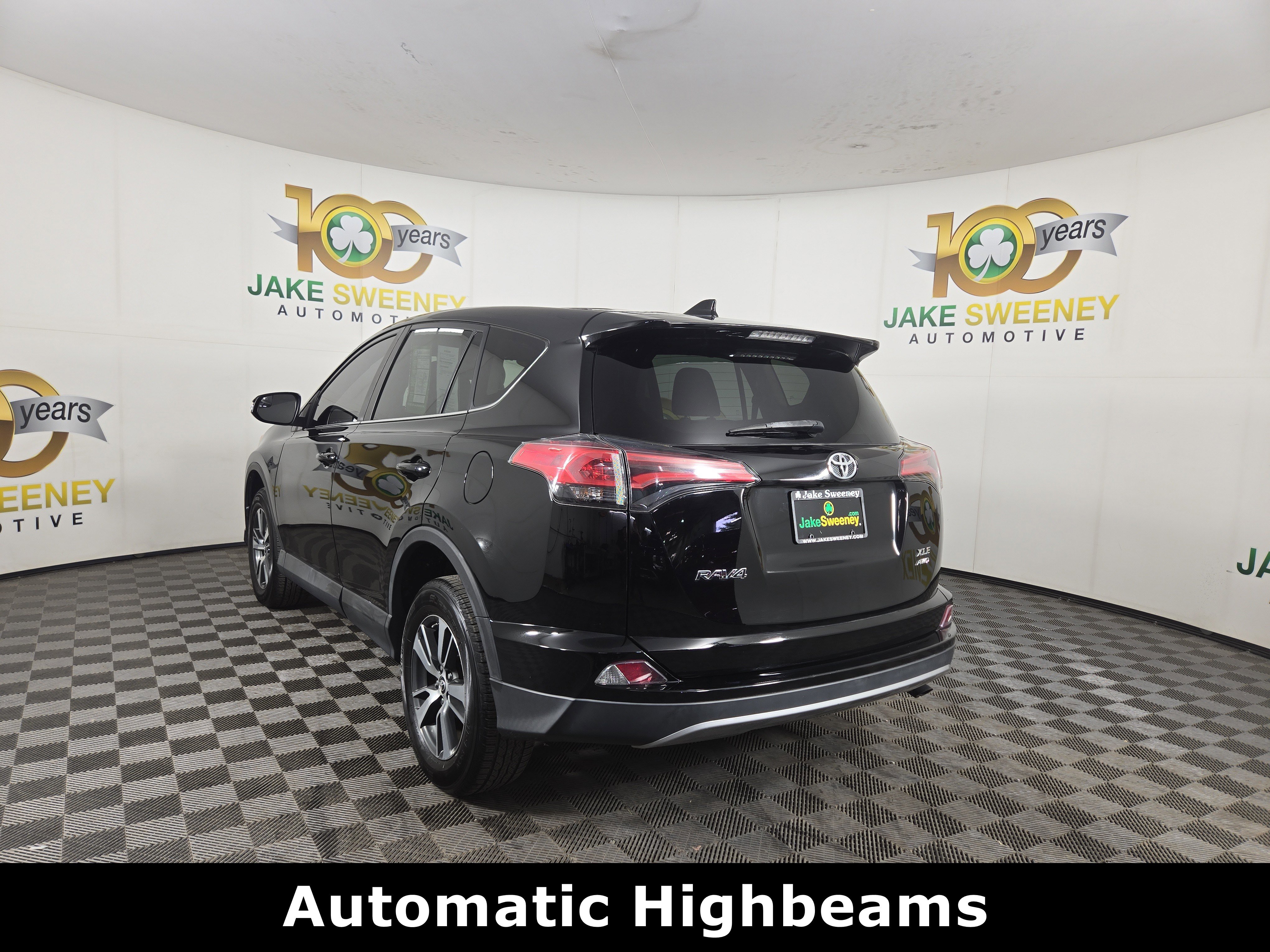 Used 2018 Toyota RAV4 XLE AWD/4WD image 6