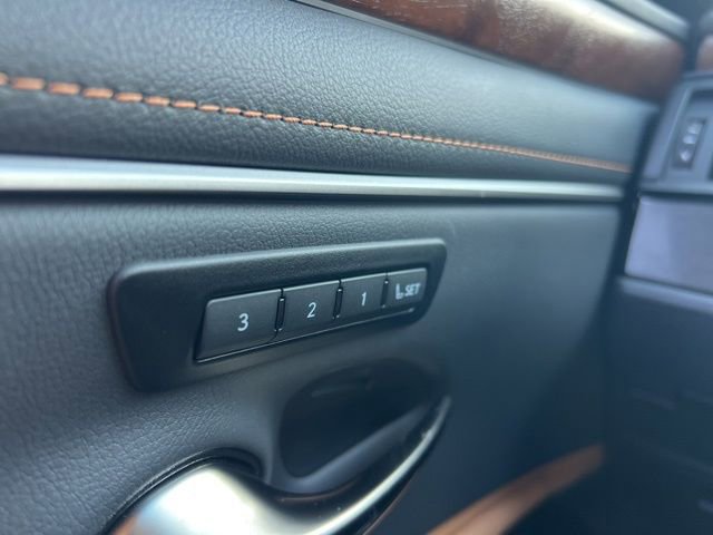 Used 2025 Lexus ES 300h w/ Premium Package image 17