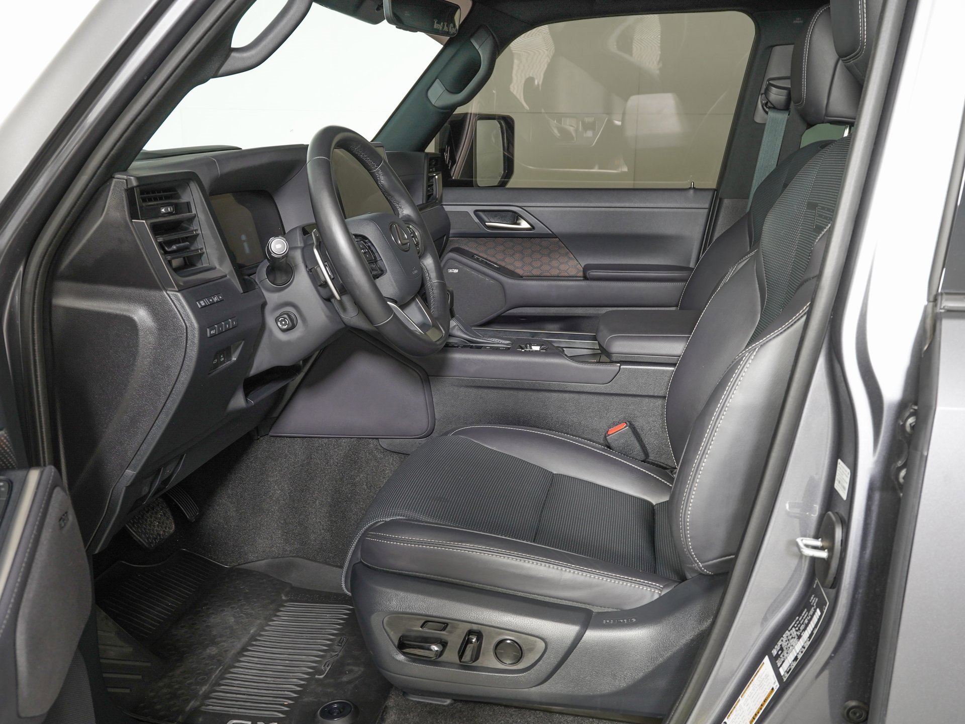 Used 2025 Lexus GX 550 550 Luxury w/ Cold Area Package image 17