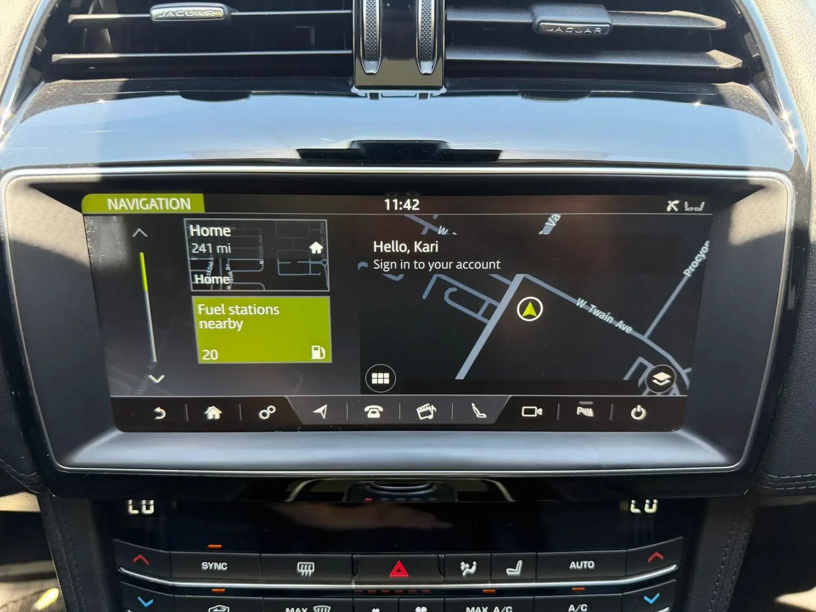 Used 2020 Jaguar F-PACE Prestige AWD/4WD image 28
