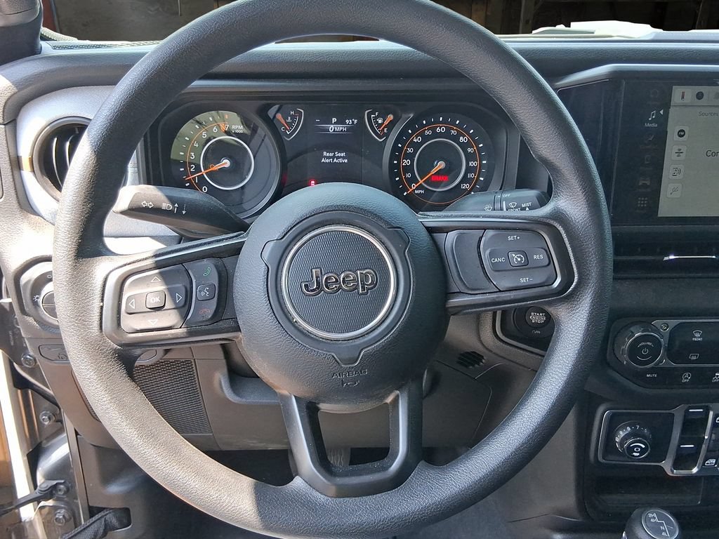 Used 2025 Jeep Gladiator Sport AWD/4WD image 16