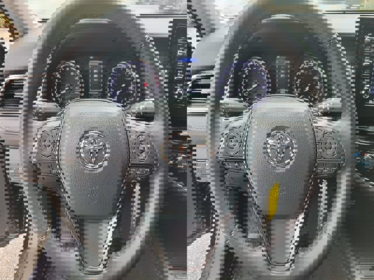 Used 2024 Toyota Camry SE image 19