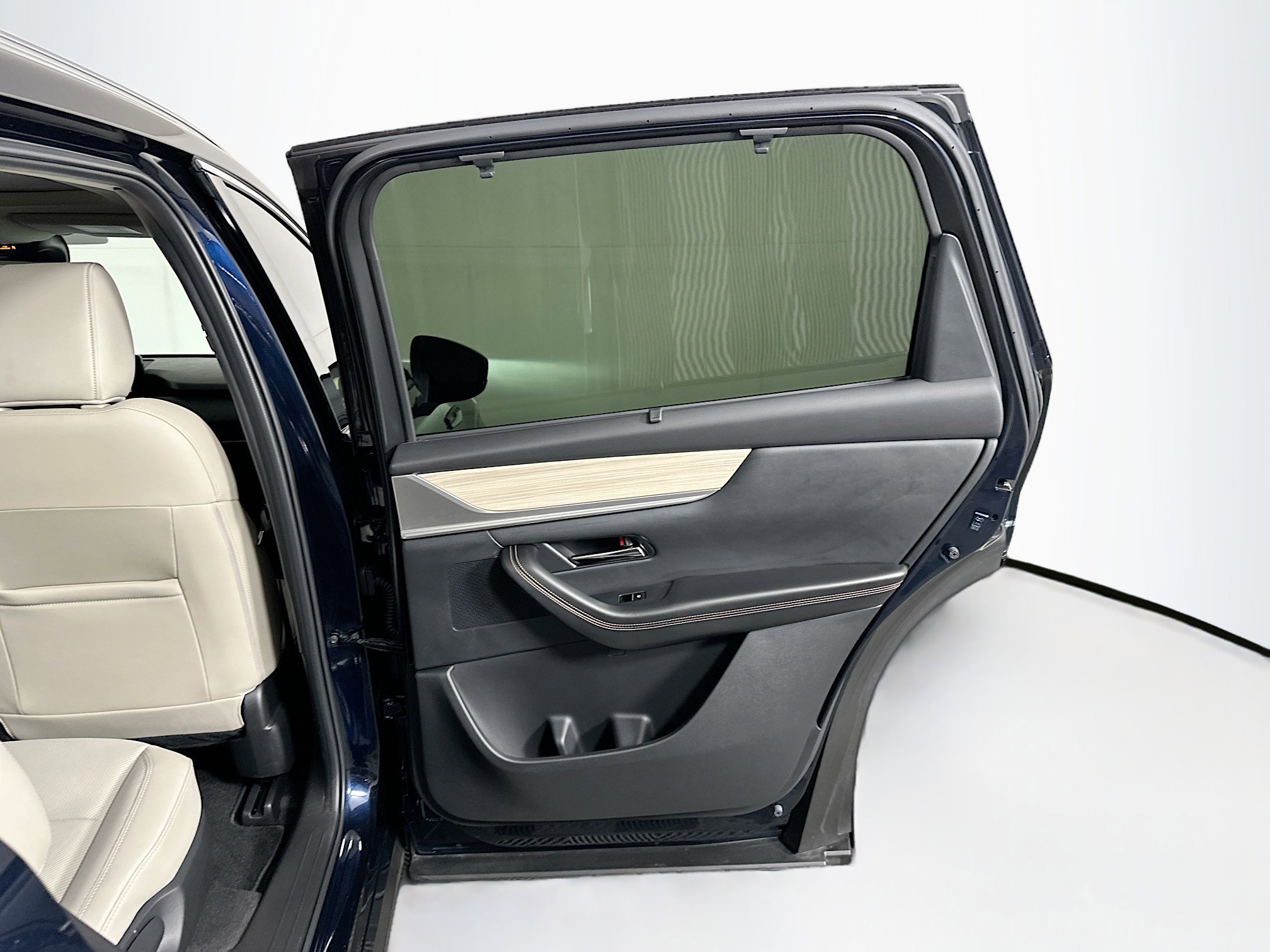 Used 2024 MAZDA CX-90 Plug-In Hybrid w/ Premium Pkg AWD/4WD image 33