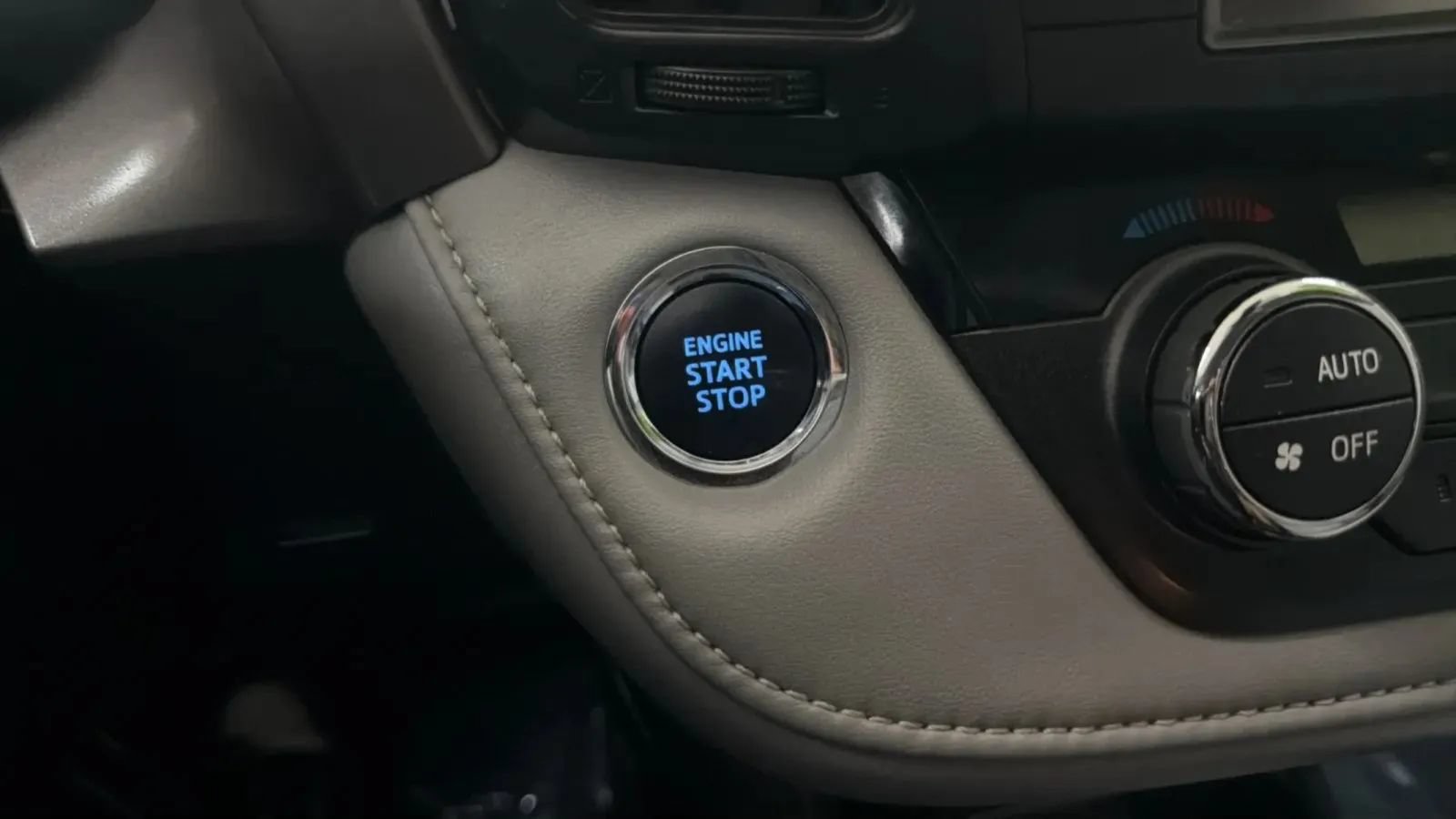 Used 2018 Toyota RAV4 XLE FWD image 16