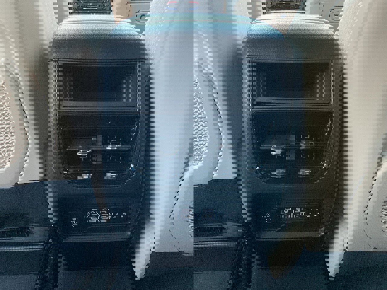 Used 2023 Jeep Grand Cherokee Limited w/ Trailer Tow Prep Group (B) image 24