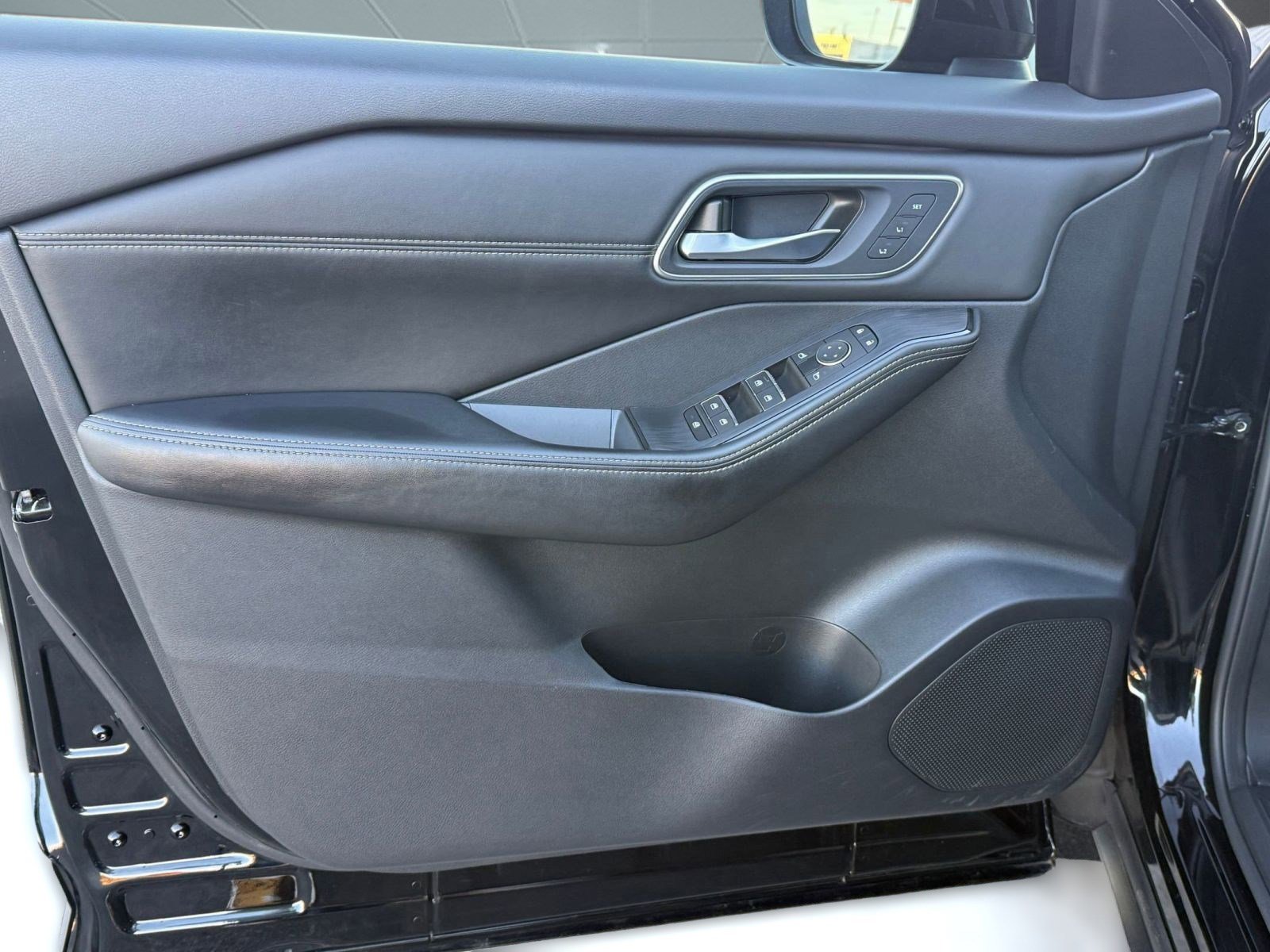 Certified 2024 Nissan Rogue Platinum image 11