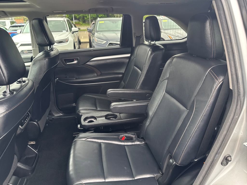 Used 2017 Toyota Highlander XLE AWD/4WD image 37