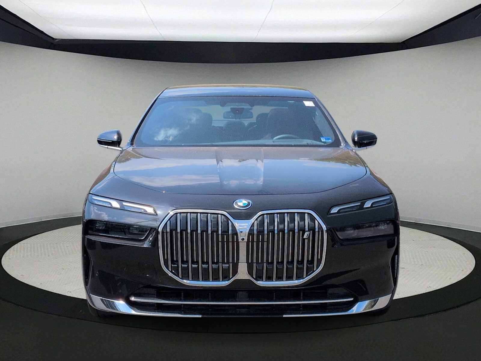 Used 2026 BMW i7 xDrive60 RWD image 3