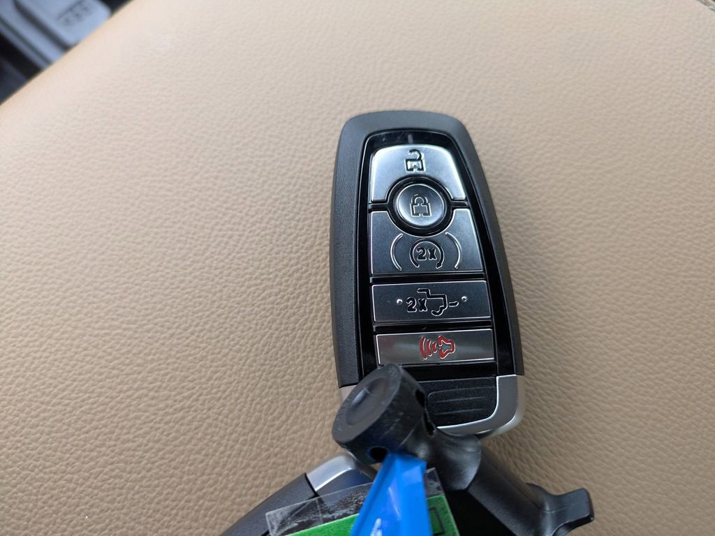 New 2026 Ford F250 Lariat w/ Black Appearance Package image 34