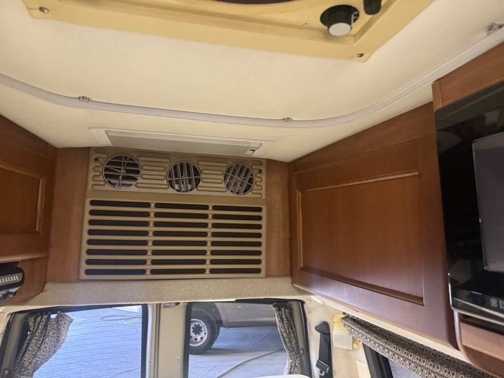 Used 2011 Chevrolet Express 2500 w/ Power Package RWD image 48