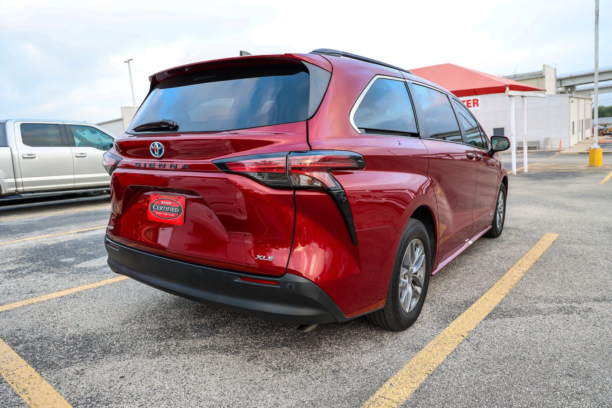 Used 2021 Toyota Sienna XLE FWD image 9