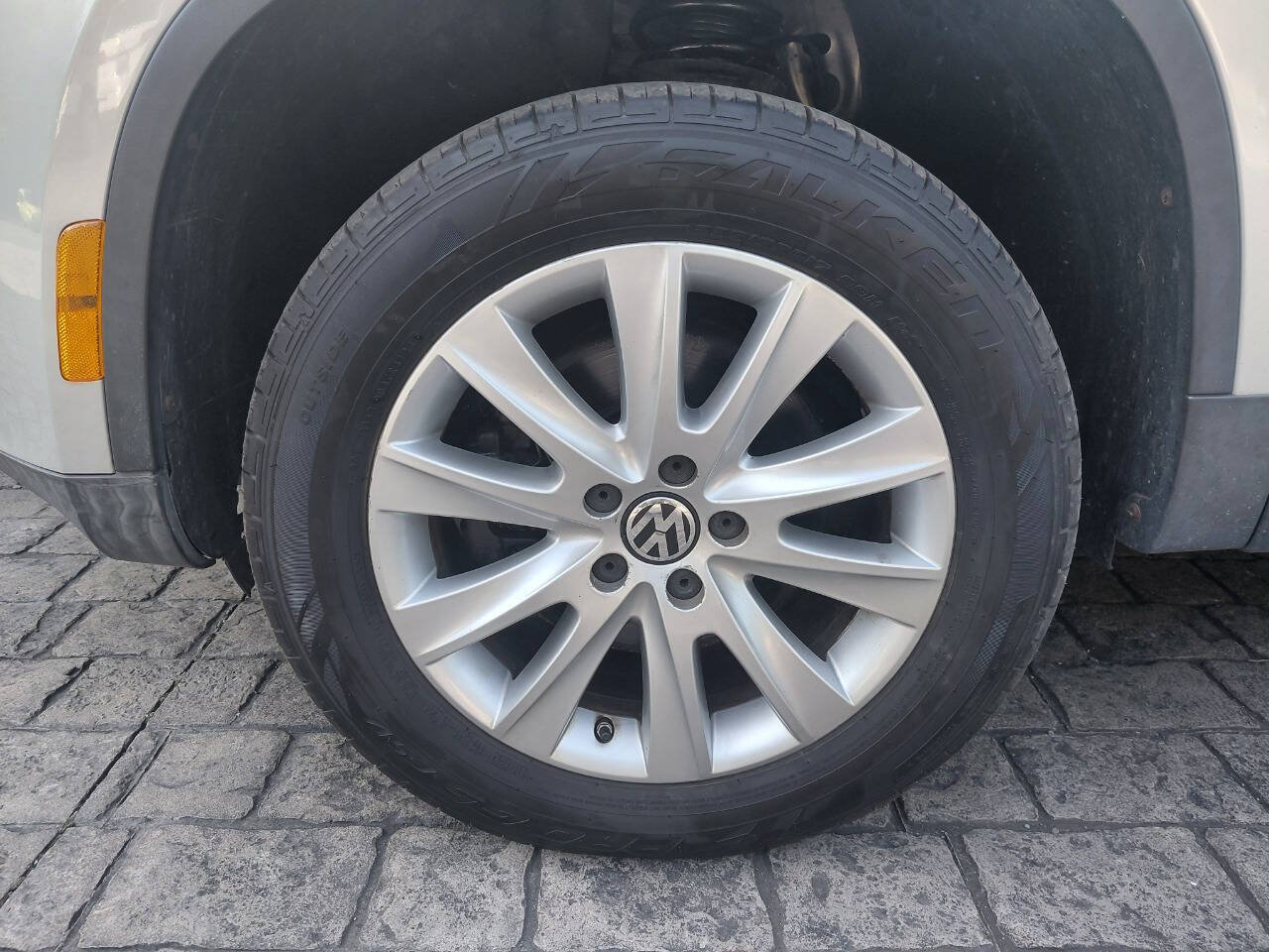 Used 2009 Volkswagen Tiguan SE AWD/4WD image 11