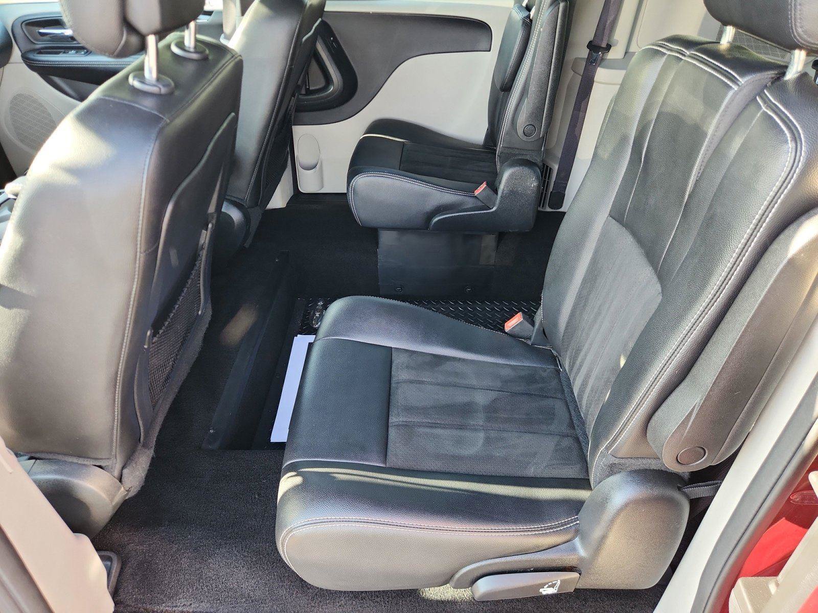 Used 2019 Dodge Grand Caravan SXT FWD image 11