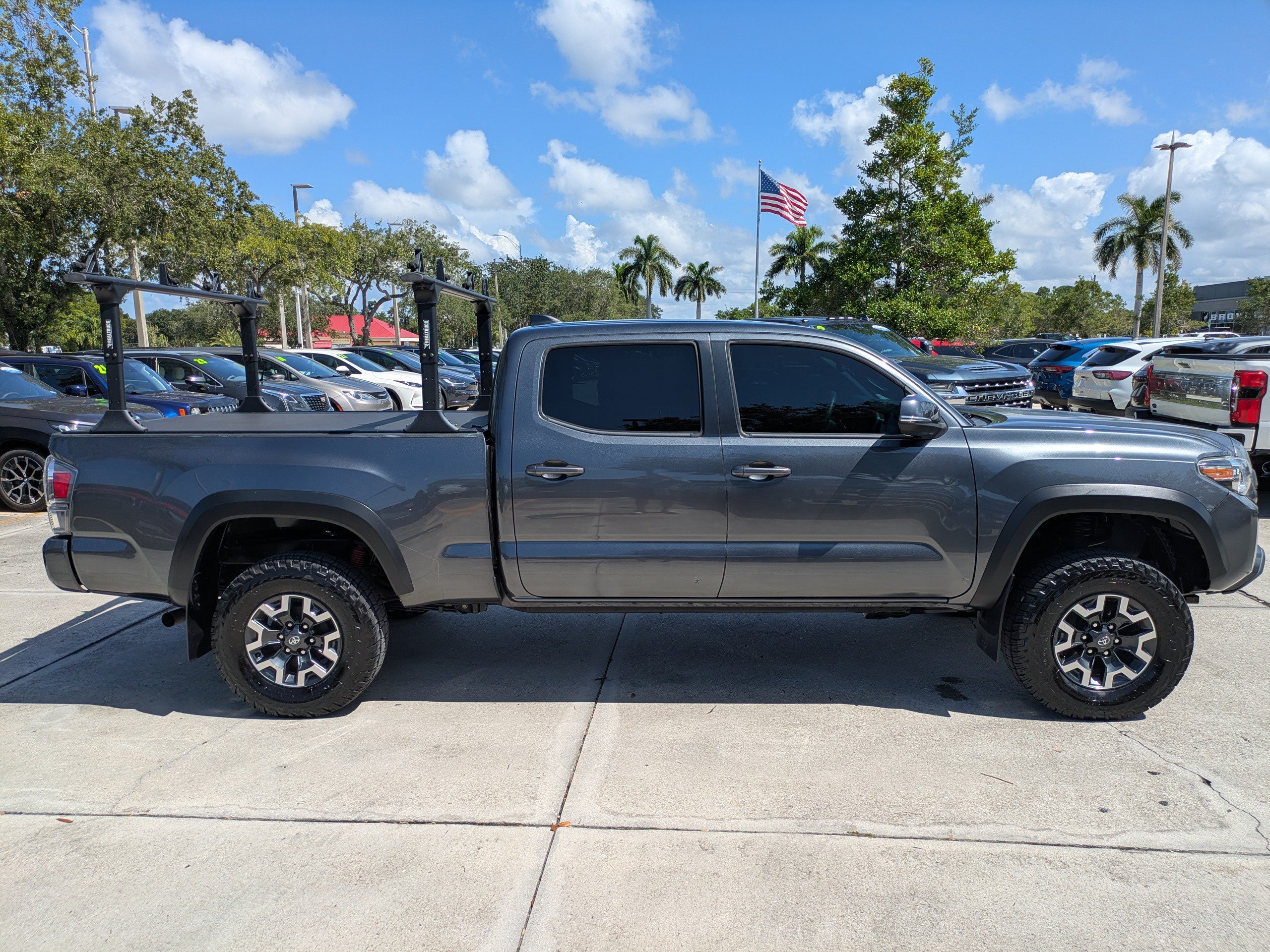 Used 2022 Toyota Tacoma TRD Off-Road w/ Technology Package AWD/4WD image 3