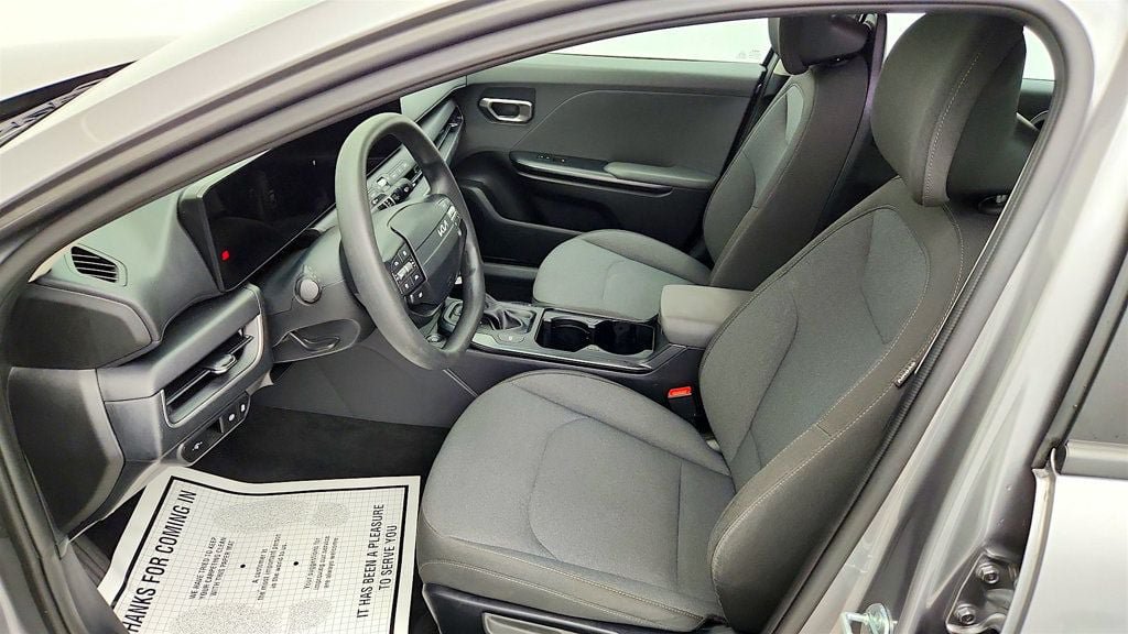 Used 2025 Kia K4 FWD image 12