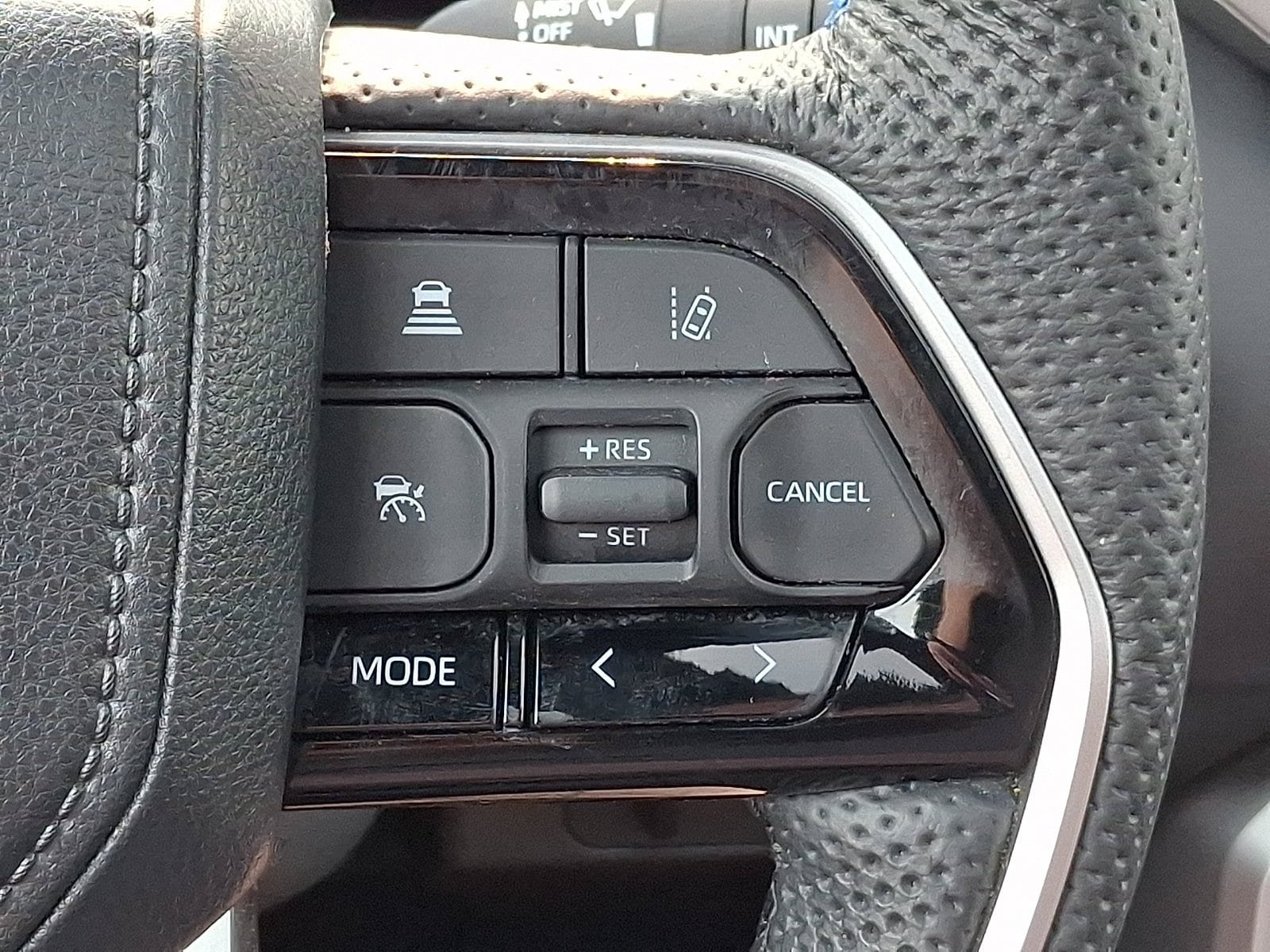 Used 2024 Toyota Sequoia Platinum AWD/4WD image 22