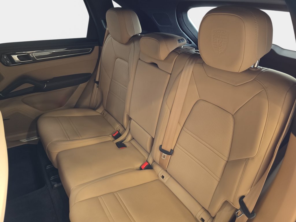 Used 2023 Porsche Cayenne Platinum Edition AWD/4WD image 14