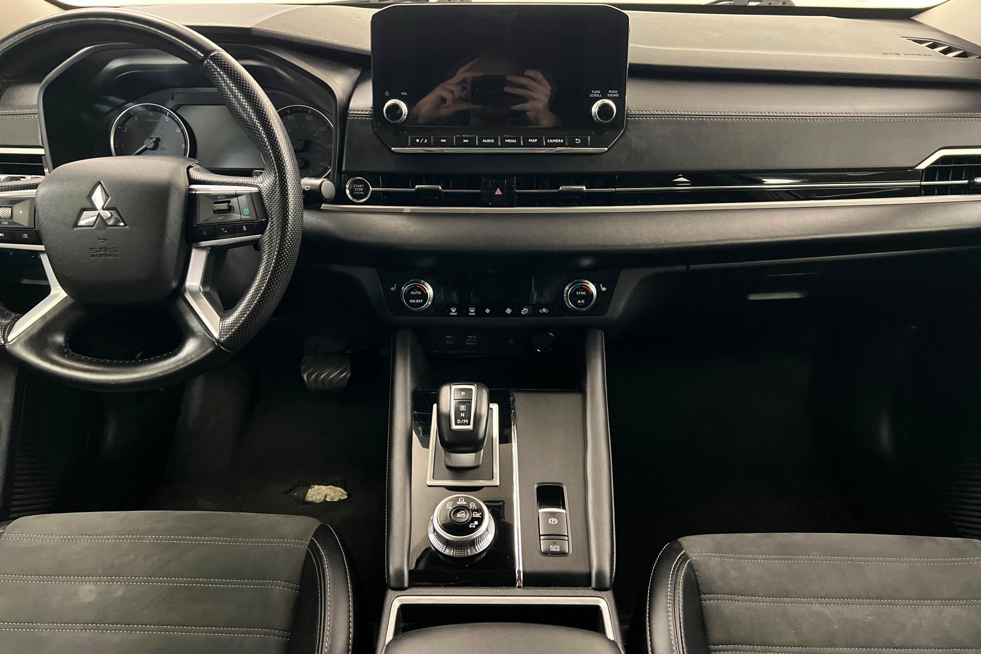 Used 2024 Mitsubishi Outlander FWD image 13
