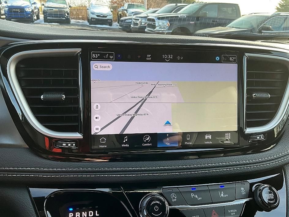 New 2026 Chrysler Pacifica Select image 24