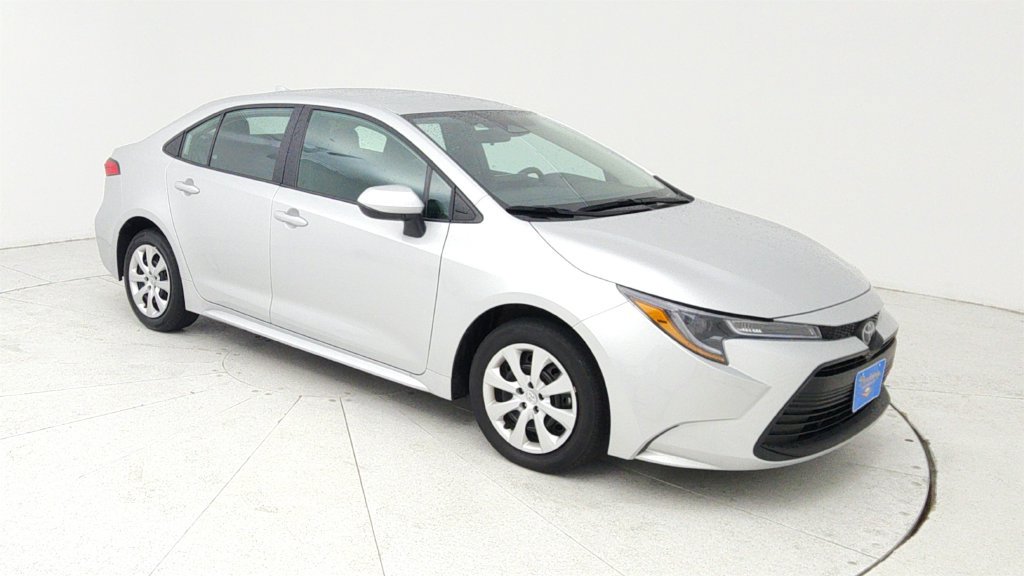 Used 2025 Toyota Corolla LE FWD image 1