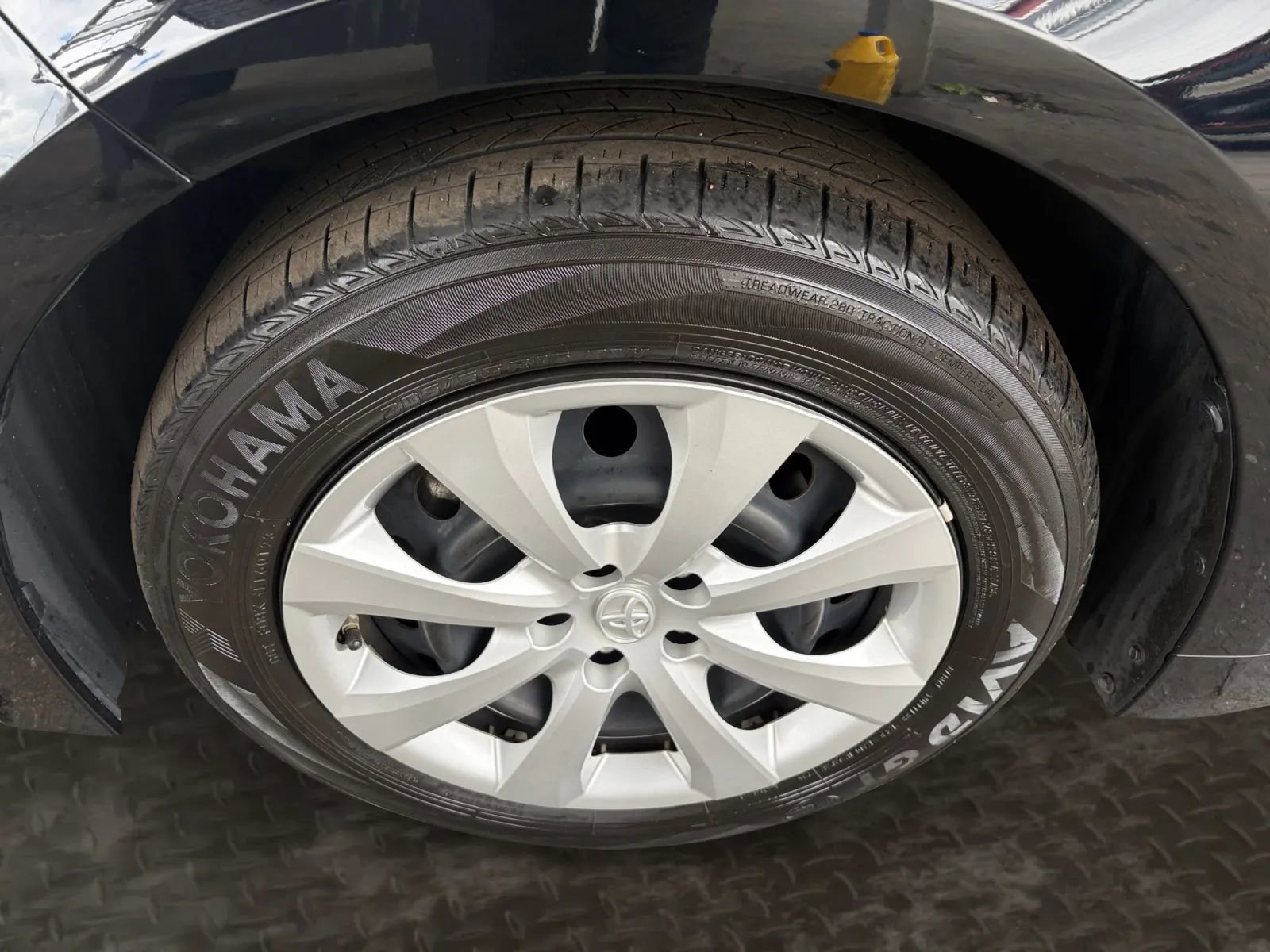 Used 2023 Toyota Corolla LE AWD/4WD image 32