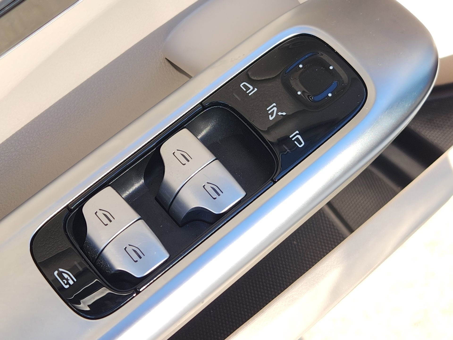 Used 2025 Mercedes-Benz C 300 Sedan image 23