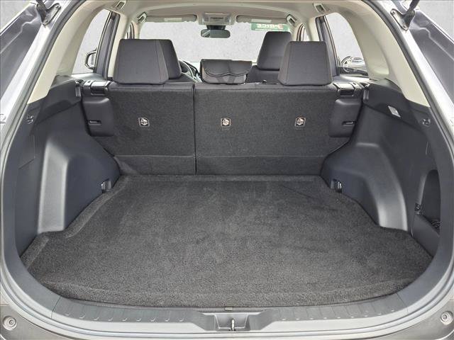 Used 2019 Toyota RAV4 LE FWD image 6