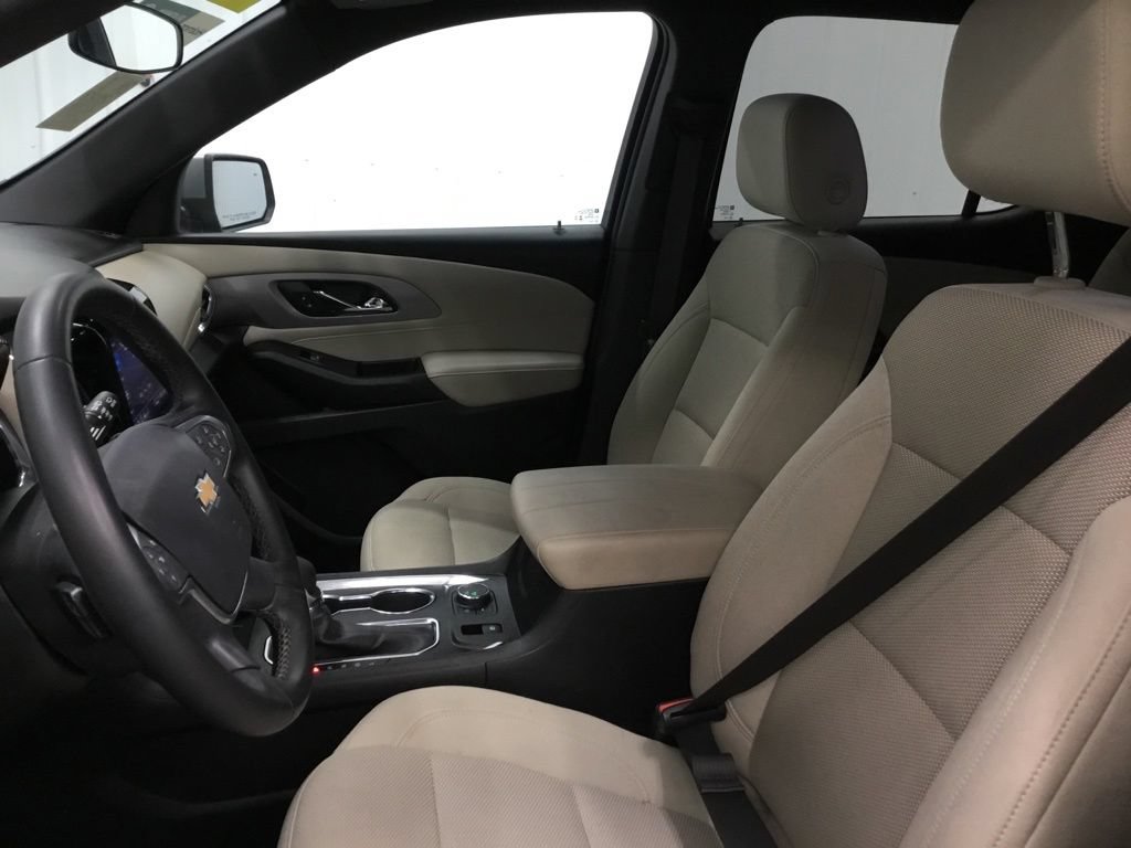 Used 2023 Chevrolet Traverse LT w/ LPO, Cargo Package AWD/4WD image 9