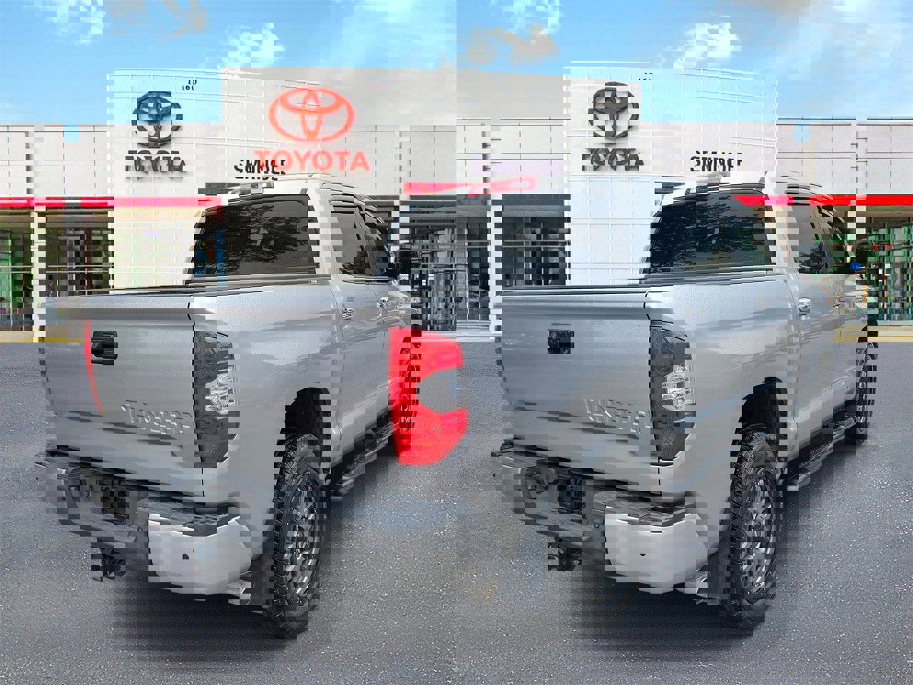 Used 2018 Toyota Tundra Platinum image 3