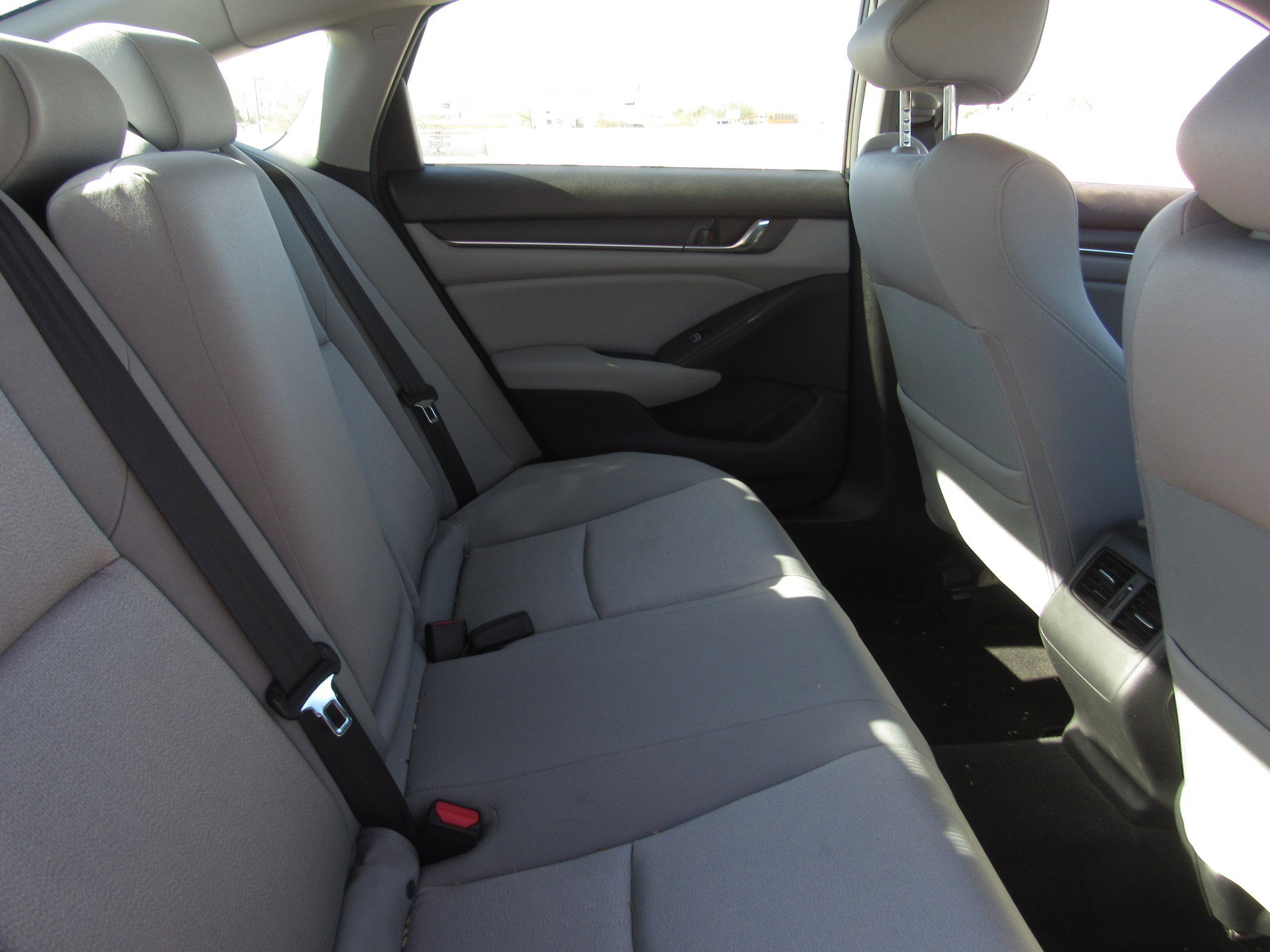 Used 2018 Honda Accord EX image 9