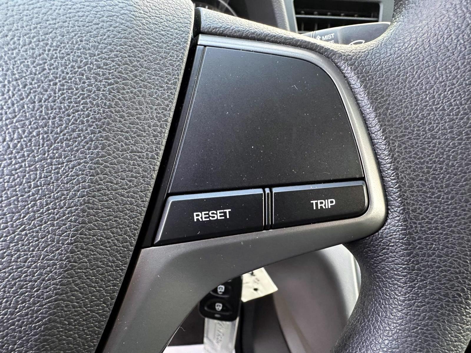 Used 2017 Hyundai Elantra SE FWD image 17