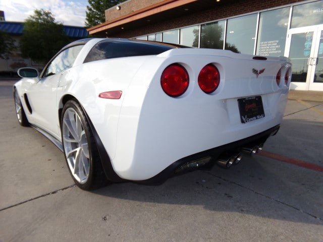 Used 2013 Chevrolet Corvette Z06 w/ 3LZ Preferred Equipment Group RWD image 8