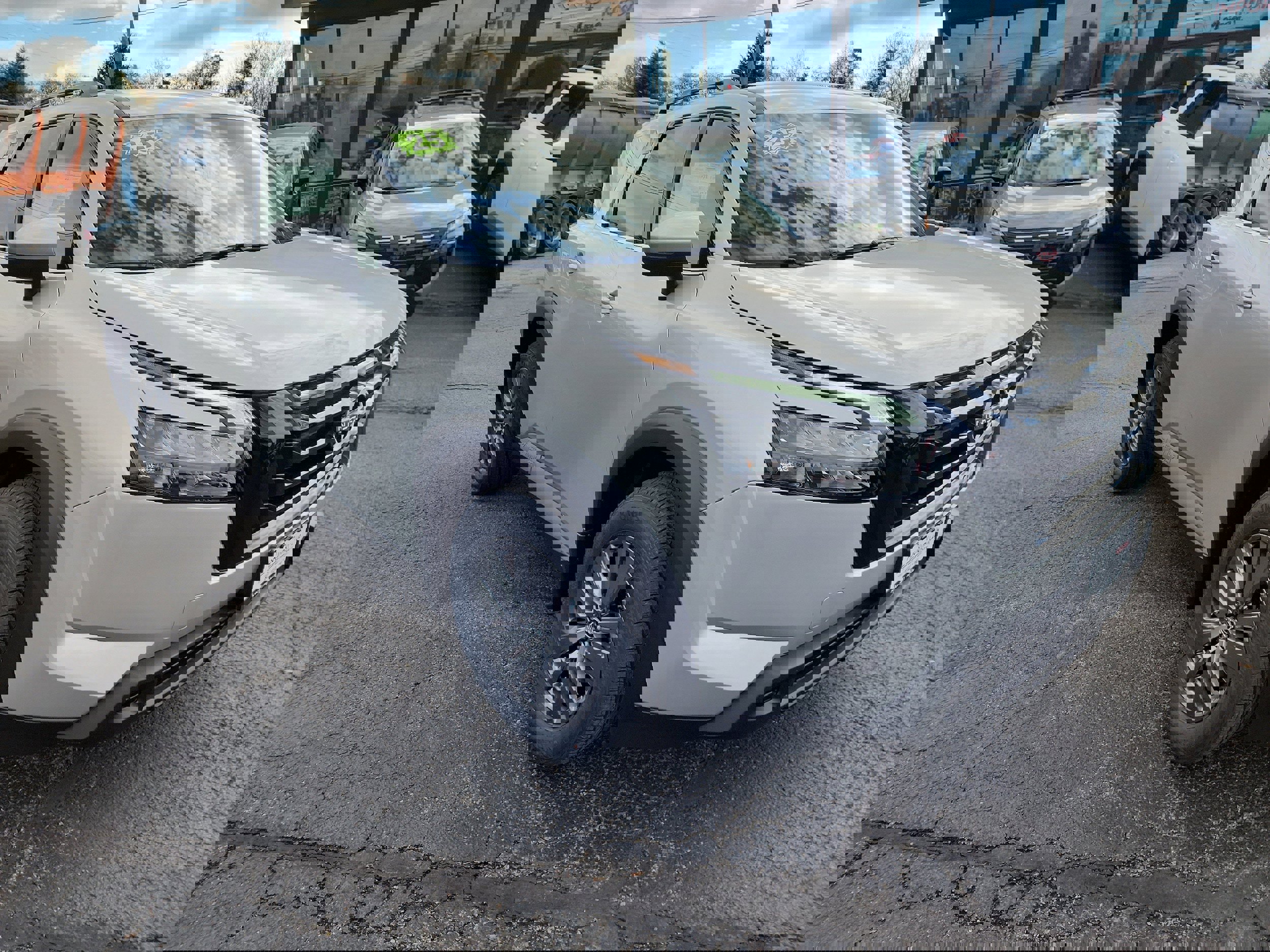 New 2025 Nissan Pathfinder SV w/ Black Appearance Package image 2