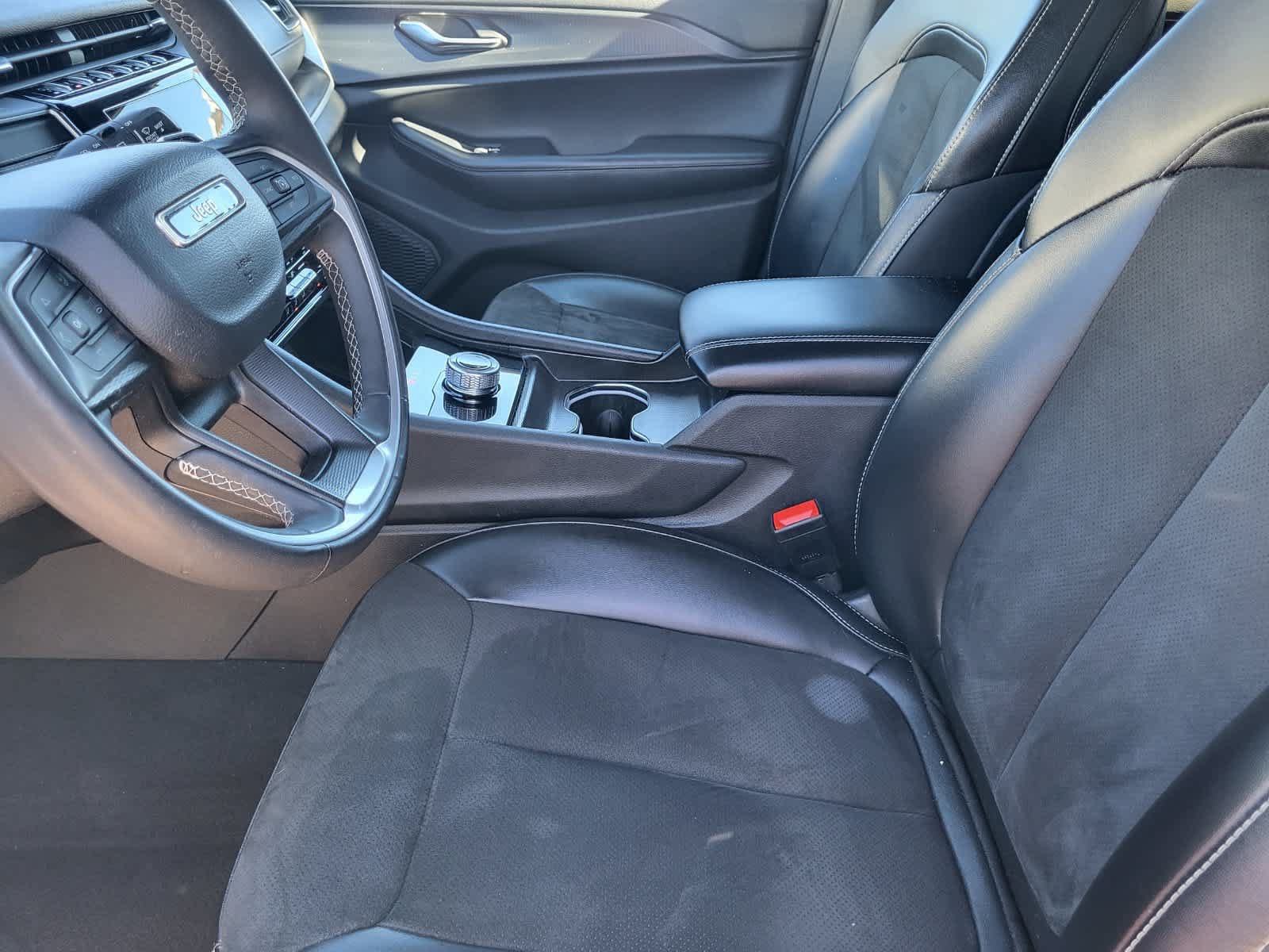 Used 2024 Jeep Grand Cherokee Altitude AWD/4WD image 26