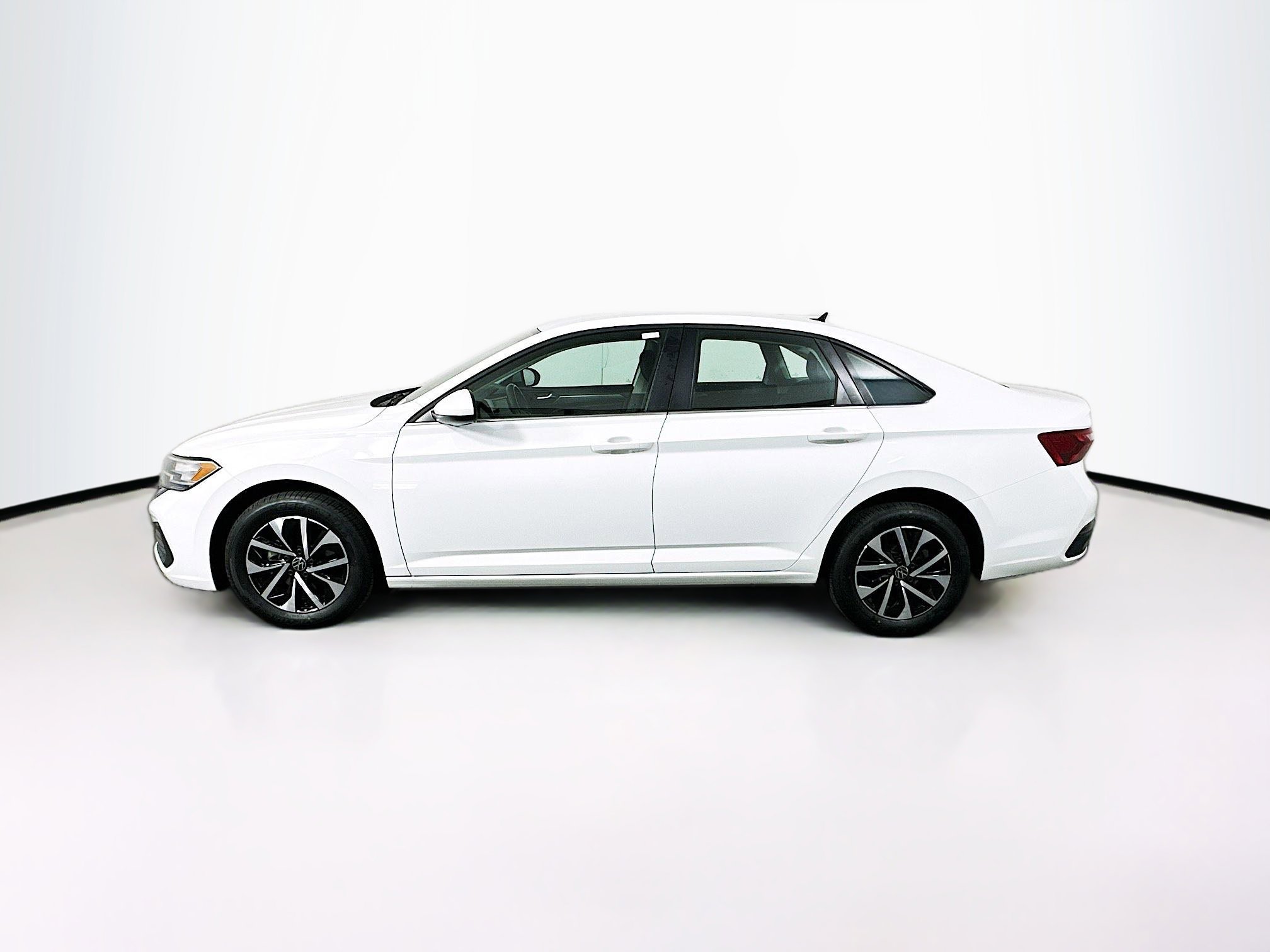 Used 2024 Volkswagen Jetta S image 4