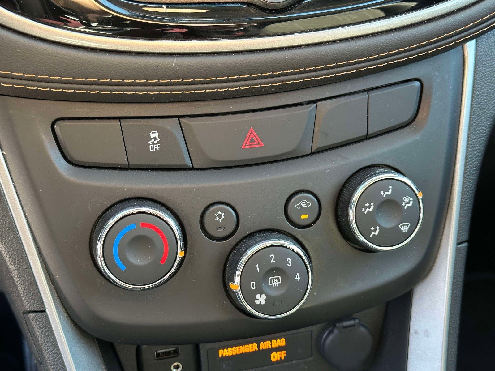 Certified 2022 Chevrolet Trax LT w/ LT Convenience Package image 28