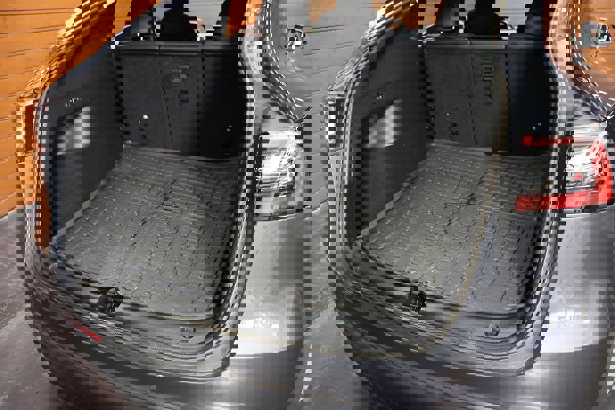 Used 2023 Tesla Model Y Long Range image 16