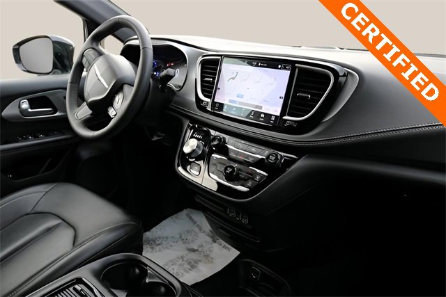 Used 2024 Chrysler Pacifica Select image 18