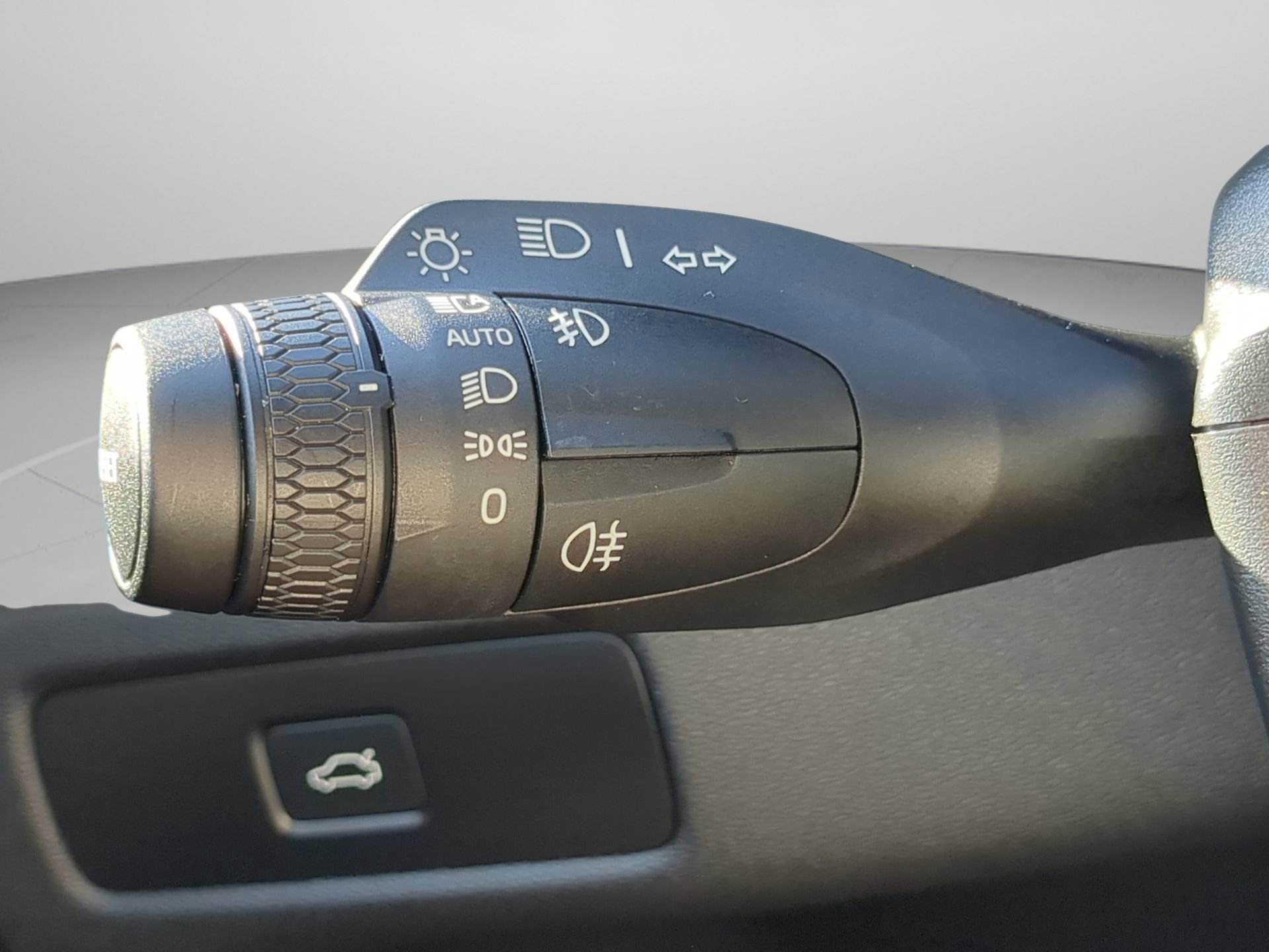 Used 2025 Volvo XC60 B5 Plus image 56