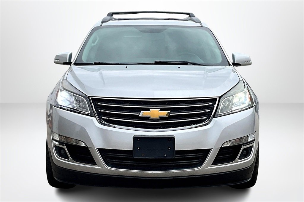 Used 2017 Chevrolet Traverse LT w/ Style and Technology Package image 2