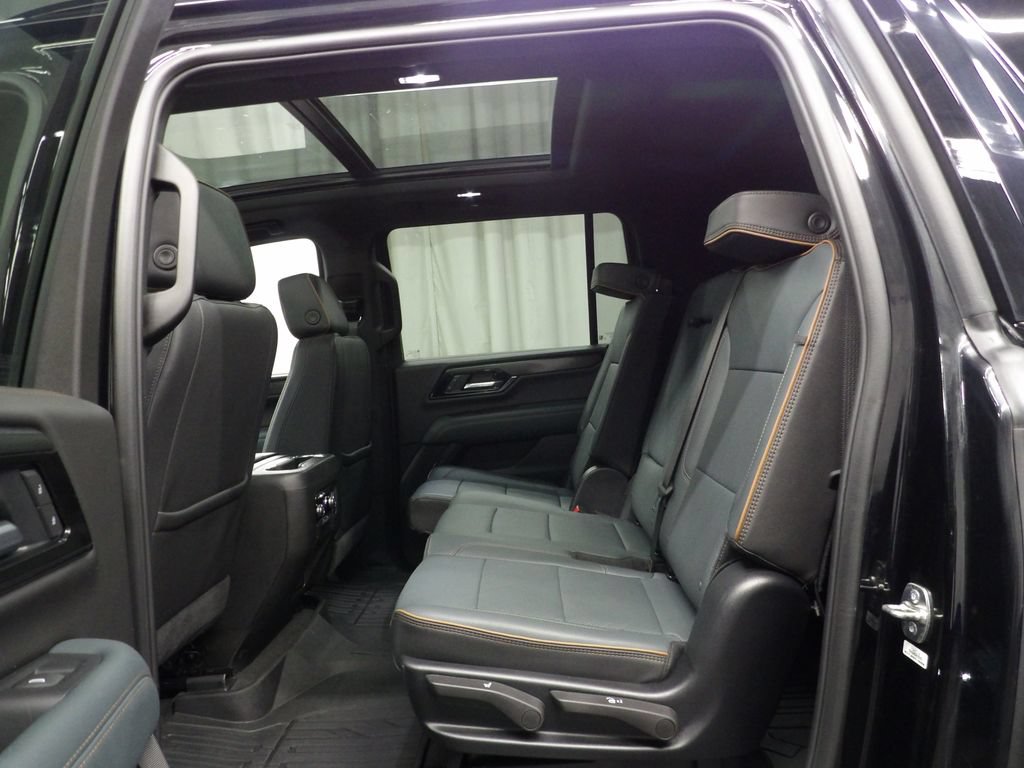 Used 2025 GMC Yukon XL AT4 AWD/4WD image 10