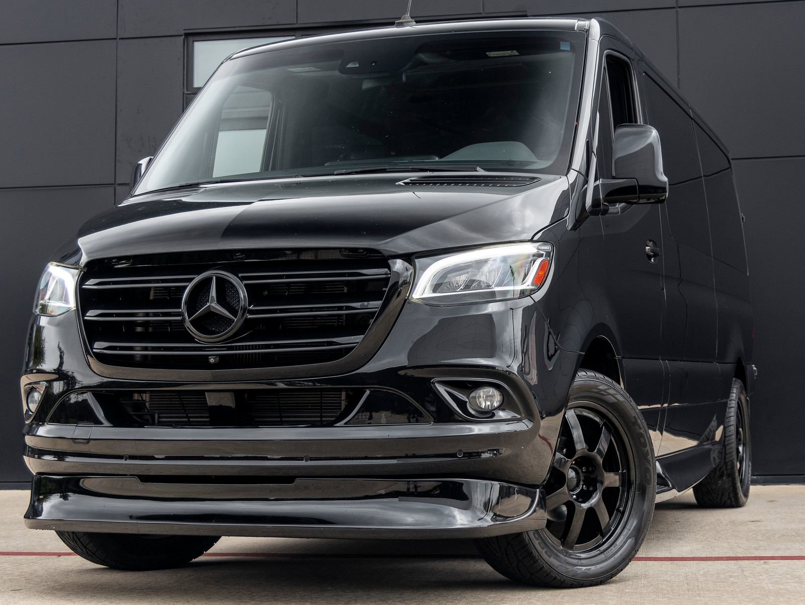 Used 2020 Mercedes-Benz Sprinter 2500 image 1