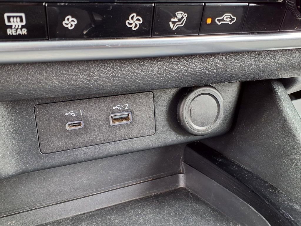 Used 2023 Nissan Rogue SV FWD image 13