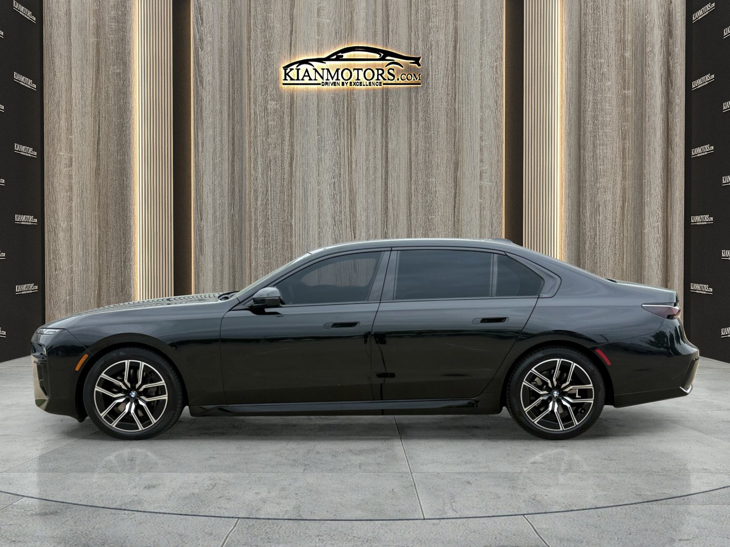 Used 2025 BMW 740i xDrive w/ Premium Package AWD/4WD image 8