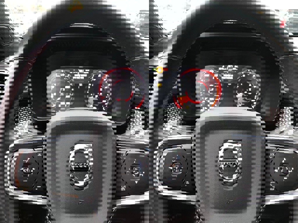 Used 2022 Volvo XC40 T5 R-Design w/ Advanced Package image 20