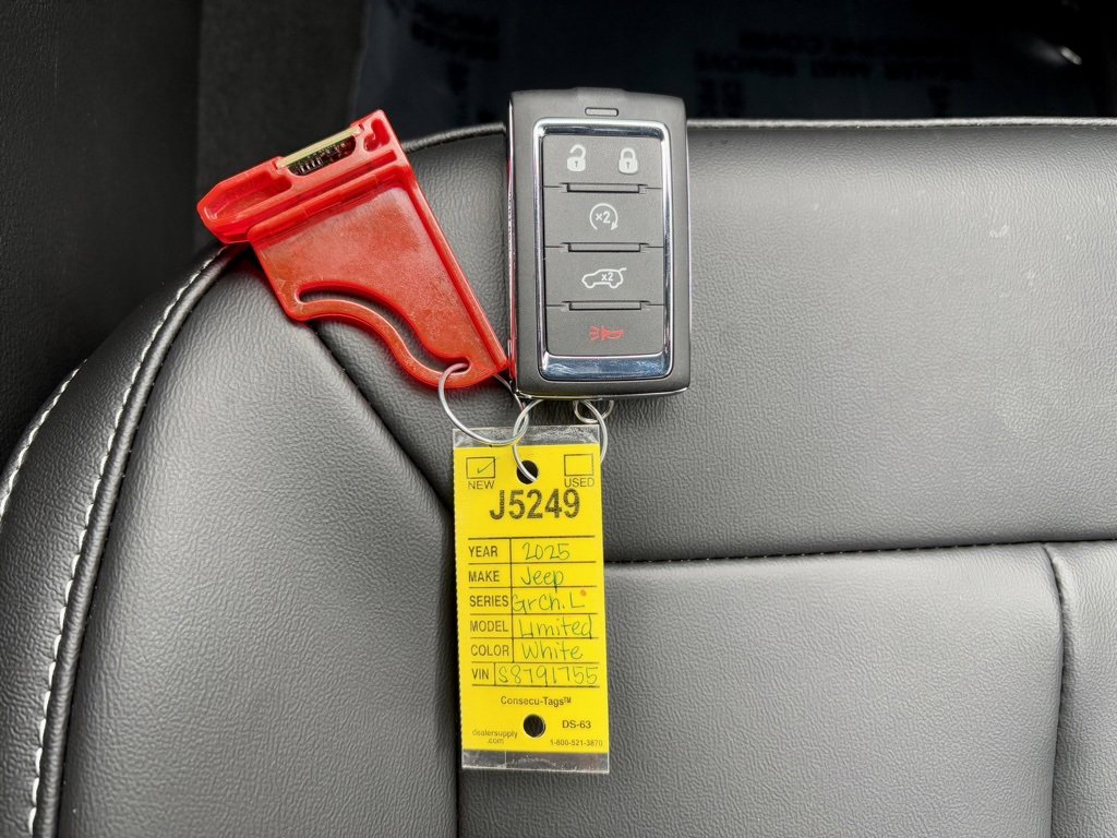 New 2025 Jeep Grand Cherokee L Limited image 28