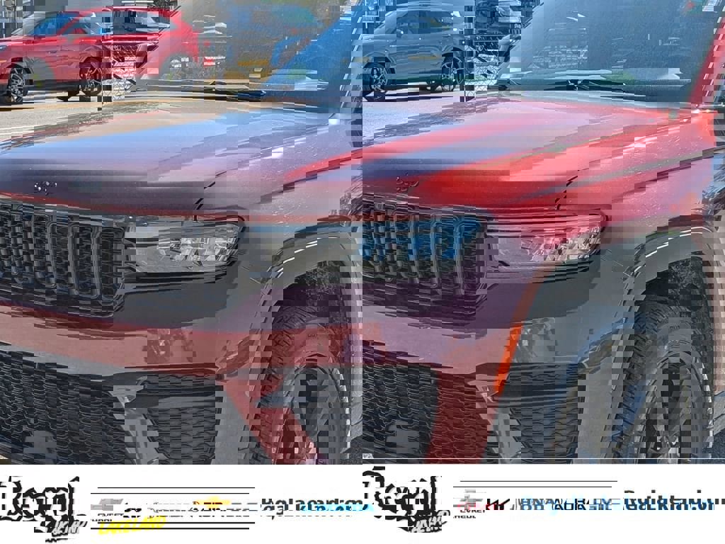 Used 2022 Jeep Grand Cherokee Altitude image 6